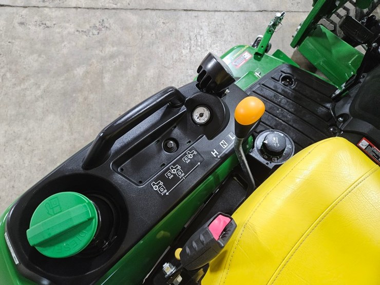 2024-john-deere-1025r-image-21