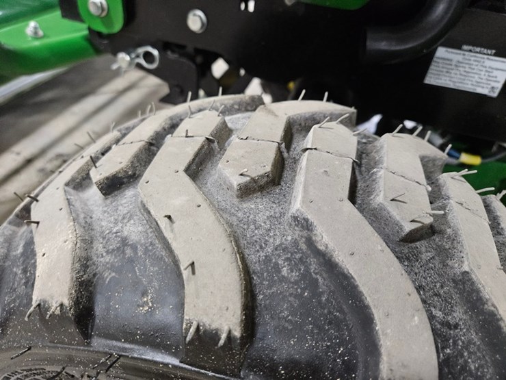 2024-john-deere-1025r-image-38