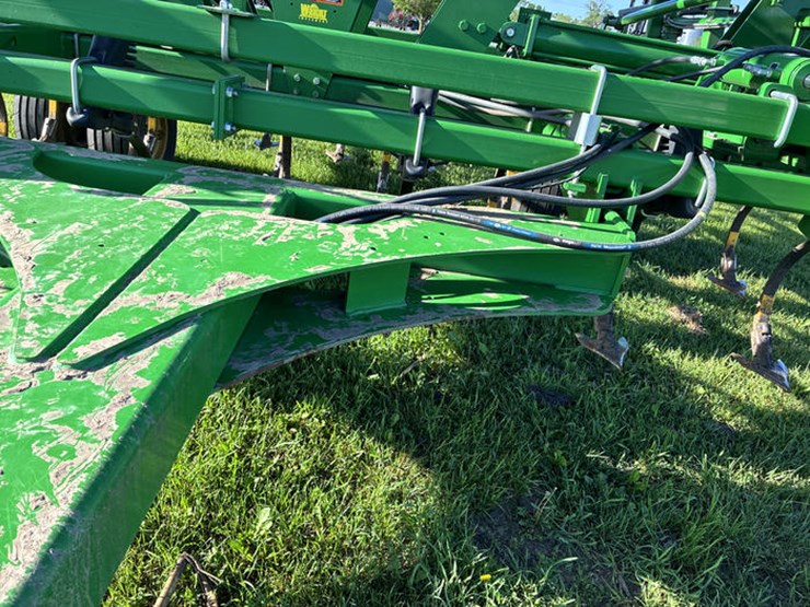 2014-john-deere-2210-image-16