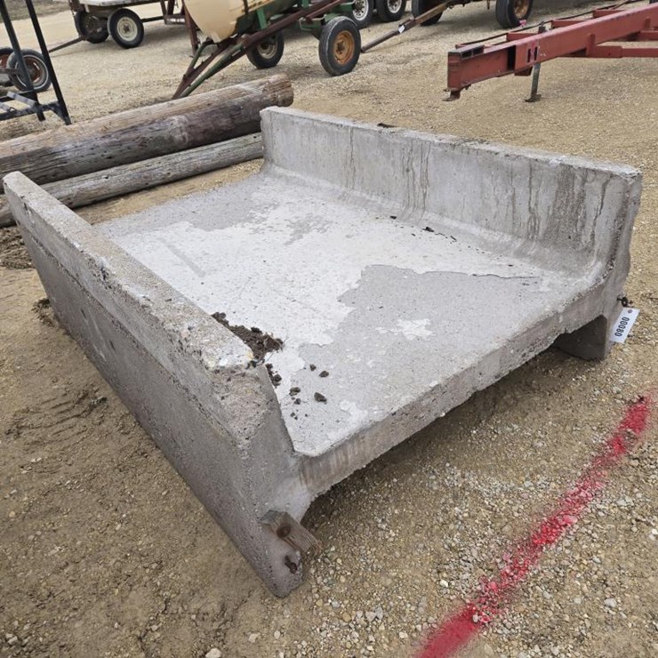 #80 • CONCRETE FEED BUNK
