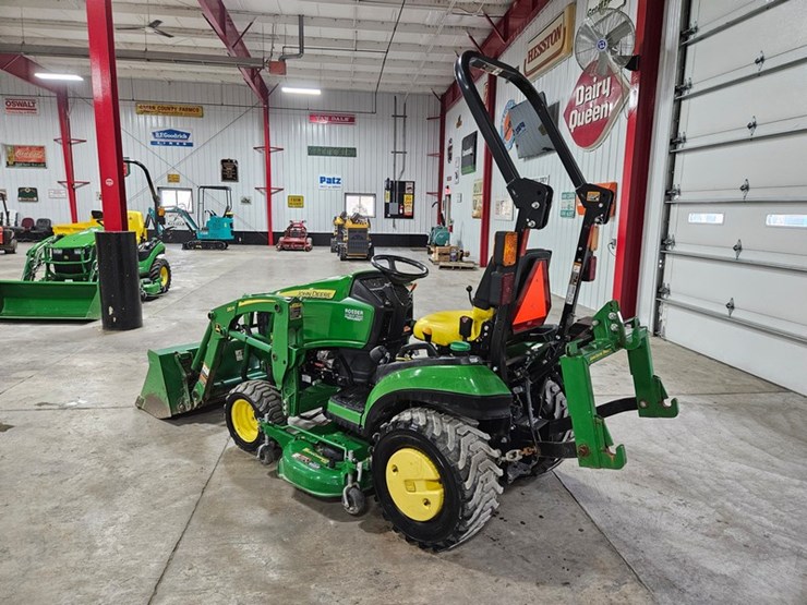 2018-john-deere-1025r-image-3