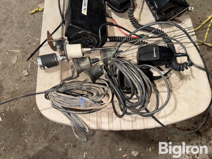 business-band-radios-image-13