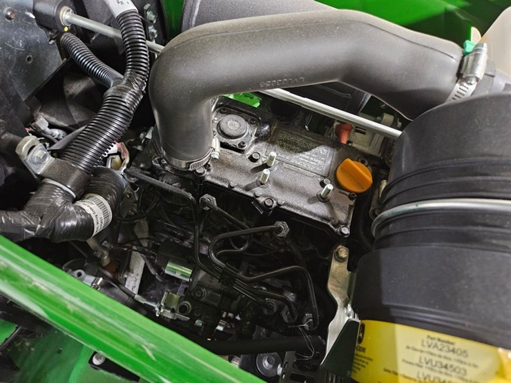 2024-john-deere-1025r-image-43