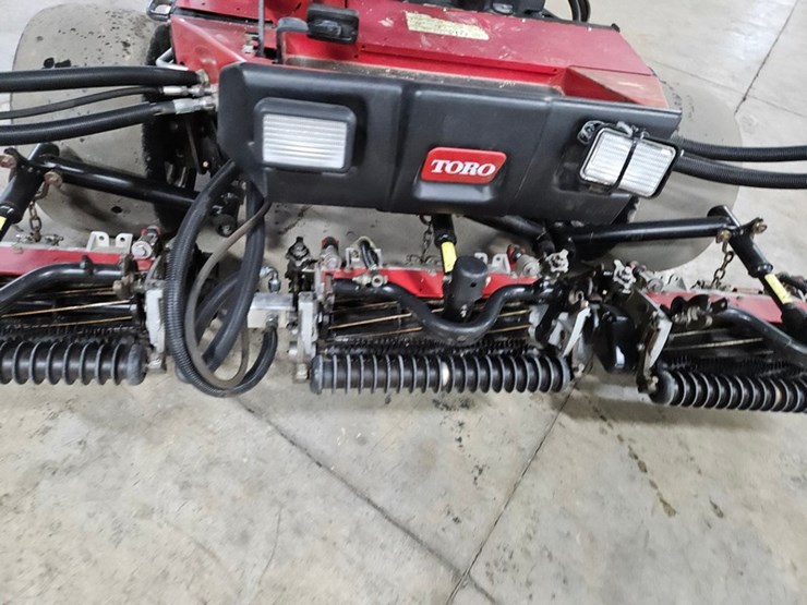 #695-•-toro-reelmaster-3550-d-fairway-mower-image-10