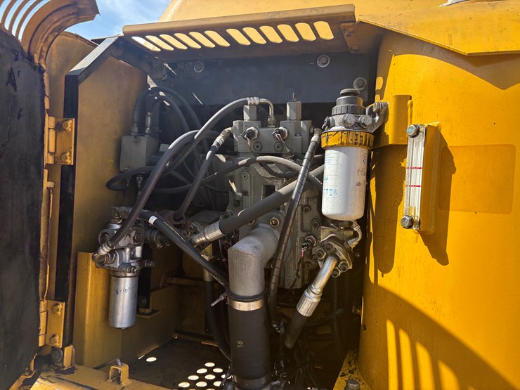 deere-160c-lc-image-26