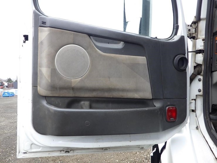 2011-volvo-vnl-t/a-truck-tractor-image-30