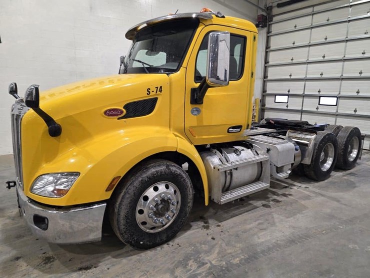 2017-peterbilt-579-image-1