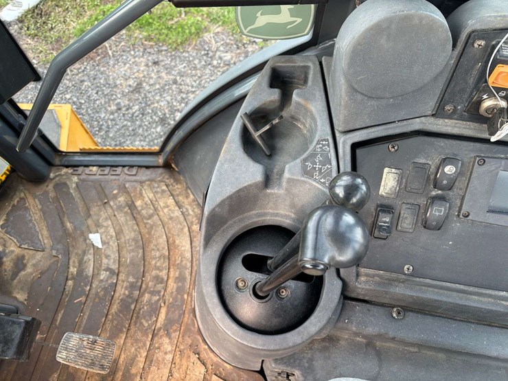 2010-deere-310j-image-19