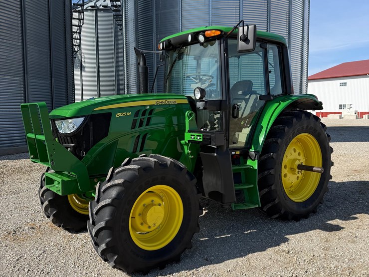 2015-john-deere-6125m-image-1
