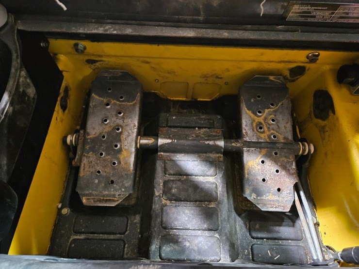 2021-new-holland-l318-image-18