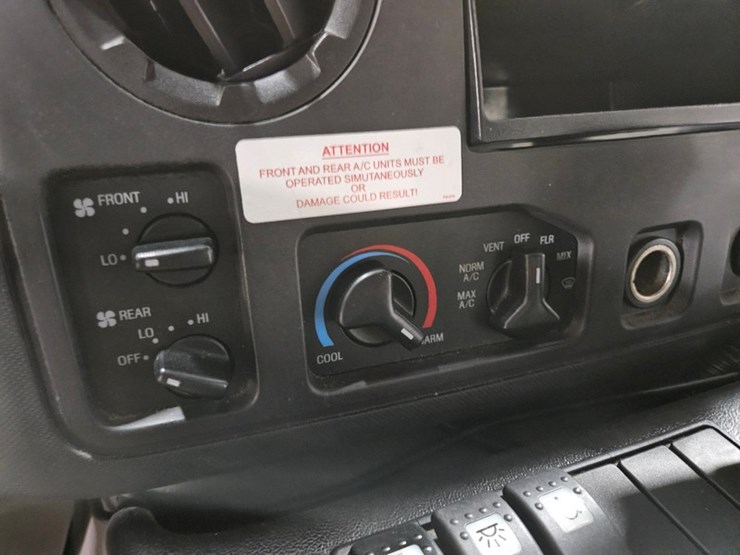 2012-ford-e350-image-26