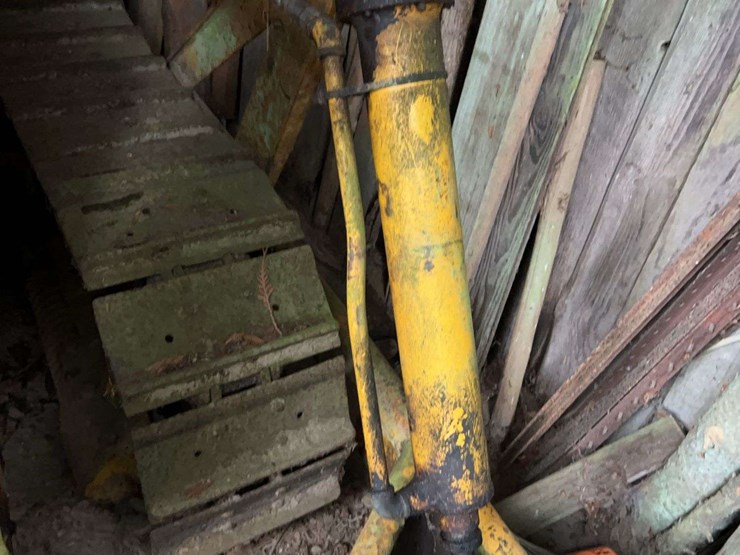 caterpillar-fifteen-image-32