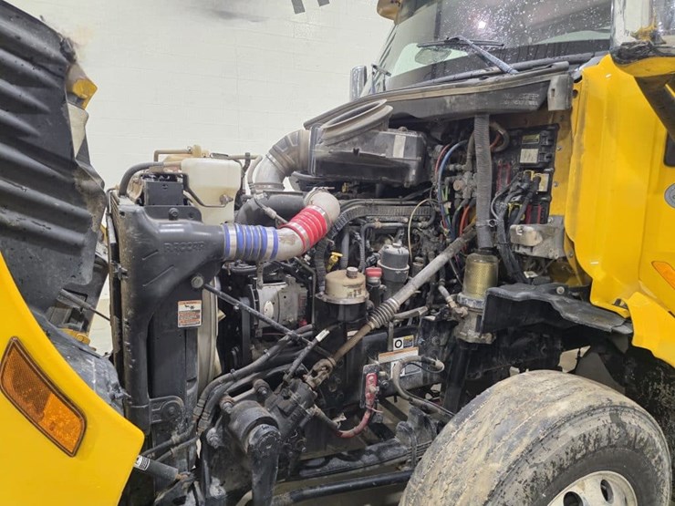 2017-peterbilt-579-image-26