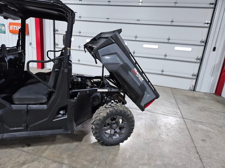 2019-john-deere-gator-image-11