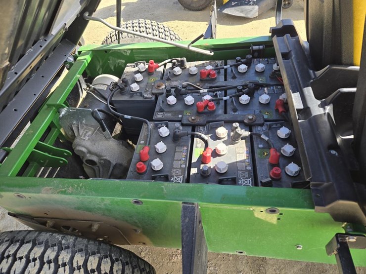 john-deere-gator-image-12