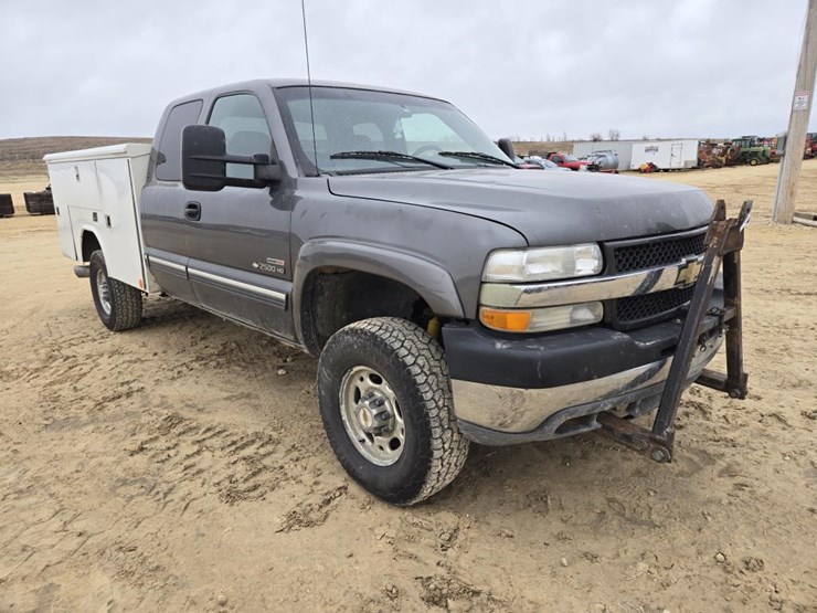 2001-chevrolet-k2500-image-3