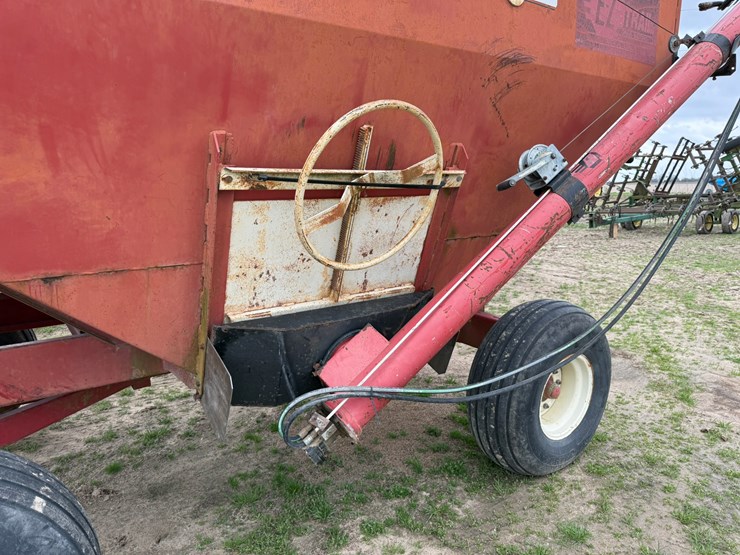 #41853-•-ez-trail-grain-cart-image-16