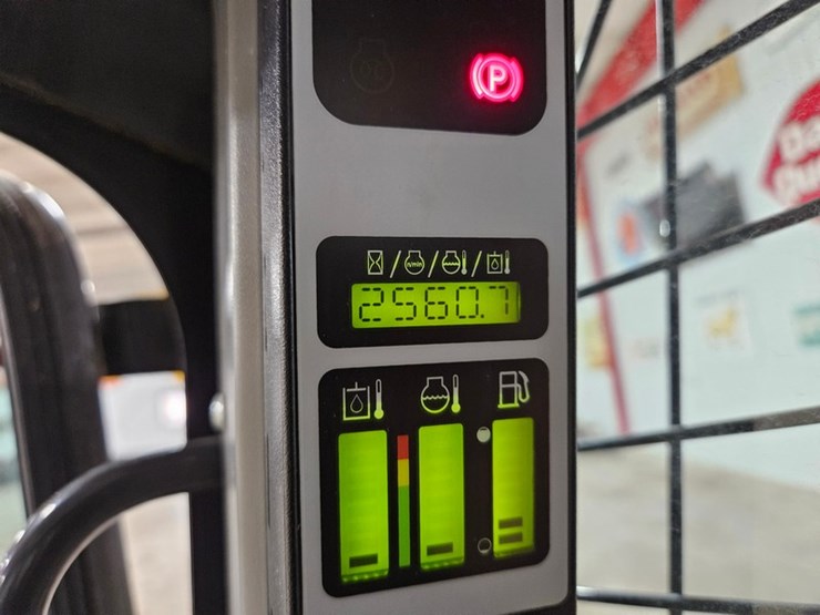 2021-new-holland-l318-image-27