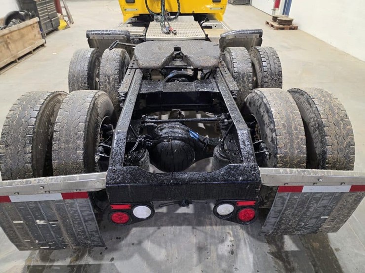 2017-peterbilt-579-image-14