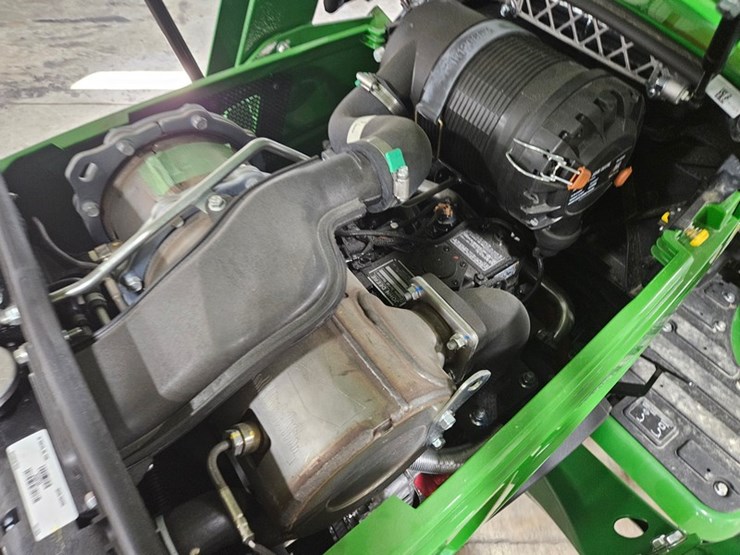 2025-john-deere-3032e-image-19