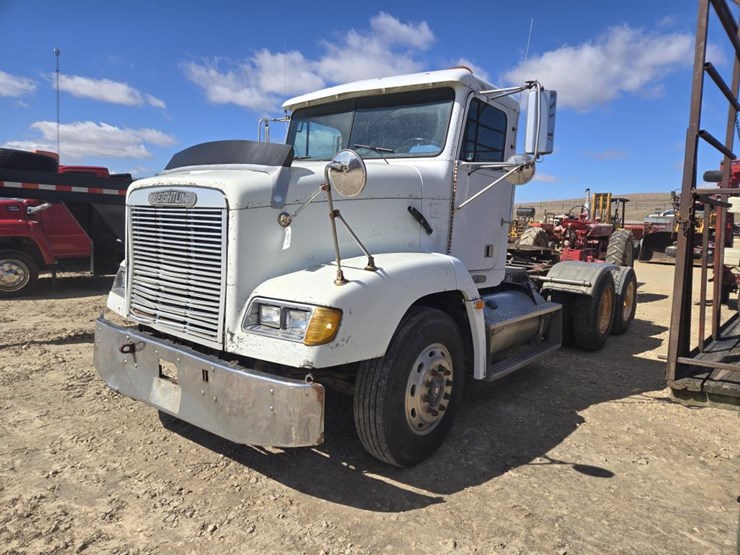 #212-•-1994-freightliner-semi-tractor-image-1