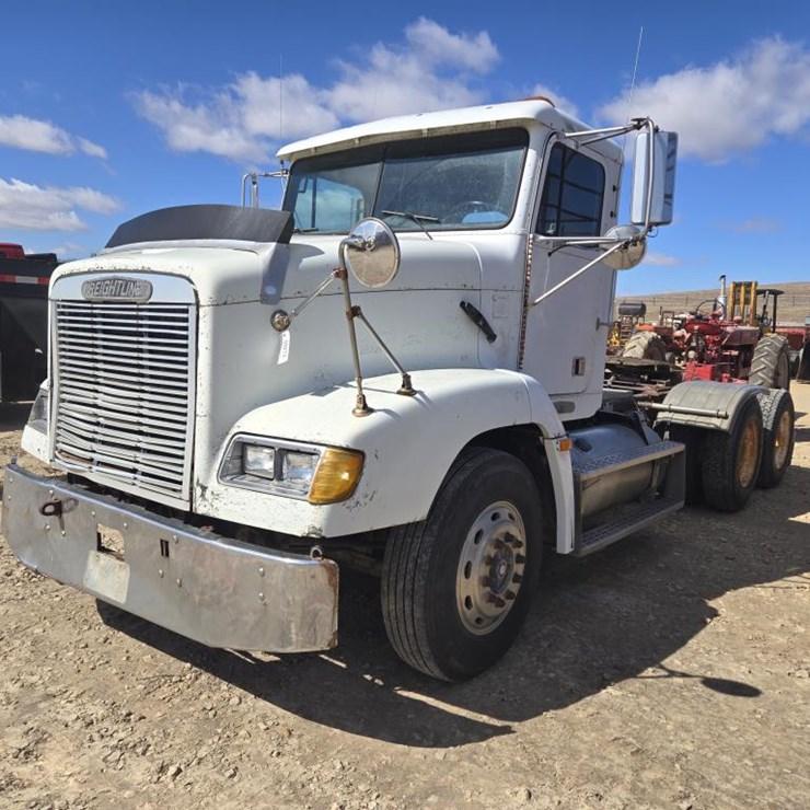 #212 • 1994 FREIGHTLINER SEMI TRACTOR