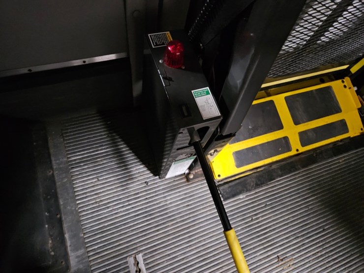 2012-ford-e350-image-16