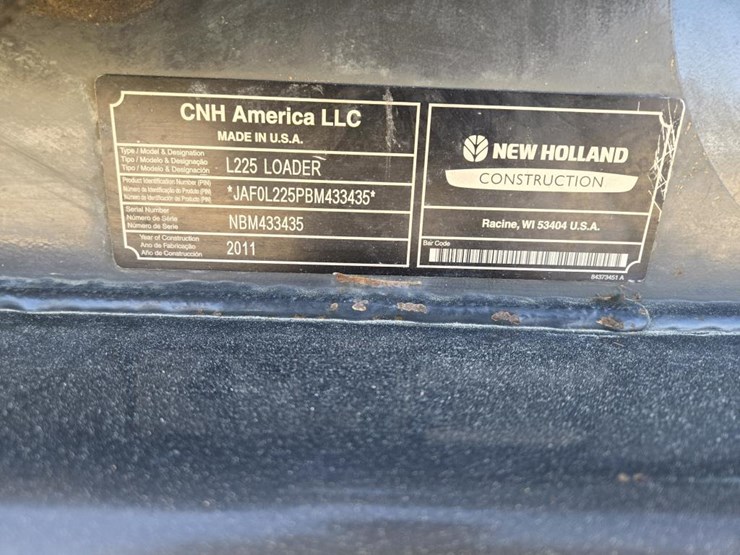 new-holland-l225-image-11