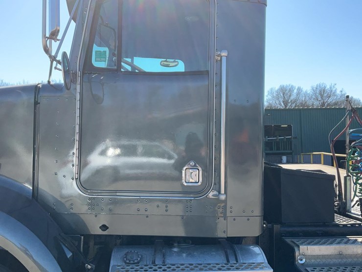 1999-kenworth-t800b-image-38