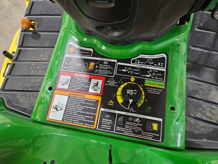 2020-john-deere-x758-image-24