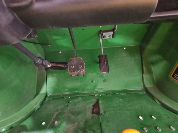 john-deere-turf-gator-image-23