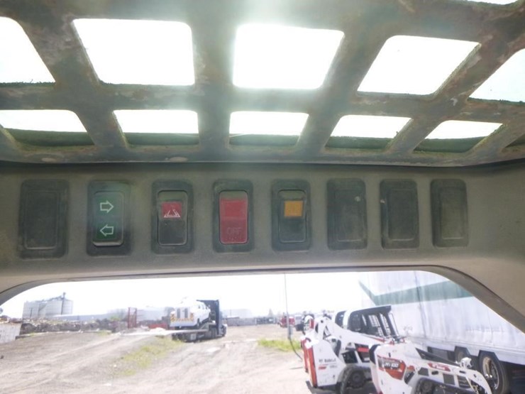 2005-bobcat-s300-image-21