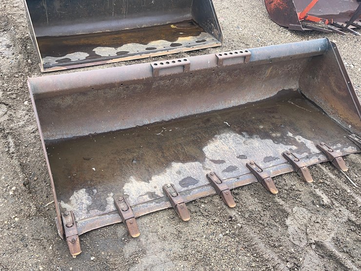 bobcat-tooth-bucket-image-2