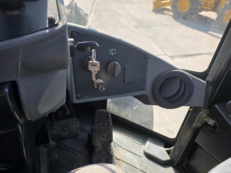 2011-caterpillar-924h-image-22