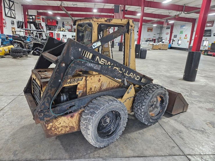 new-holland-l555-image-5
