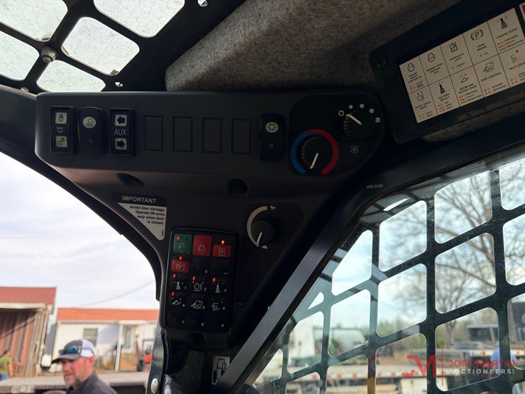 2023-deere-325g-image-14