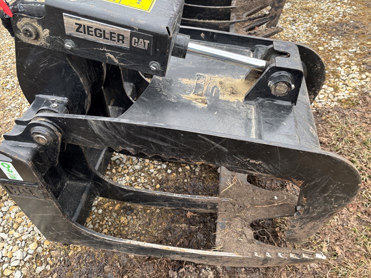 #2324-•-caterpillar-84"-skid-steer-grapple-bucket-image-5