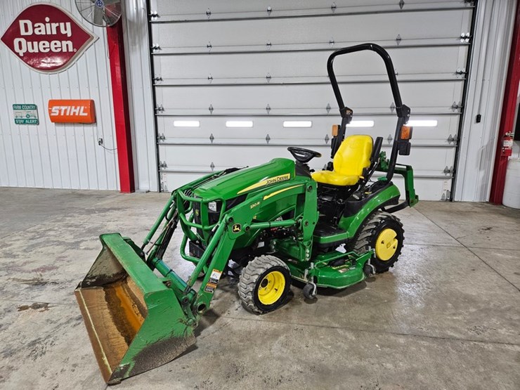 2018-john-deere-1025r-image-1