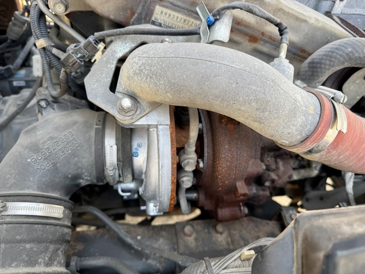 2018-isuzu-nrr-image-55