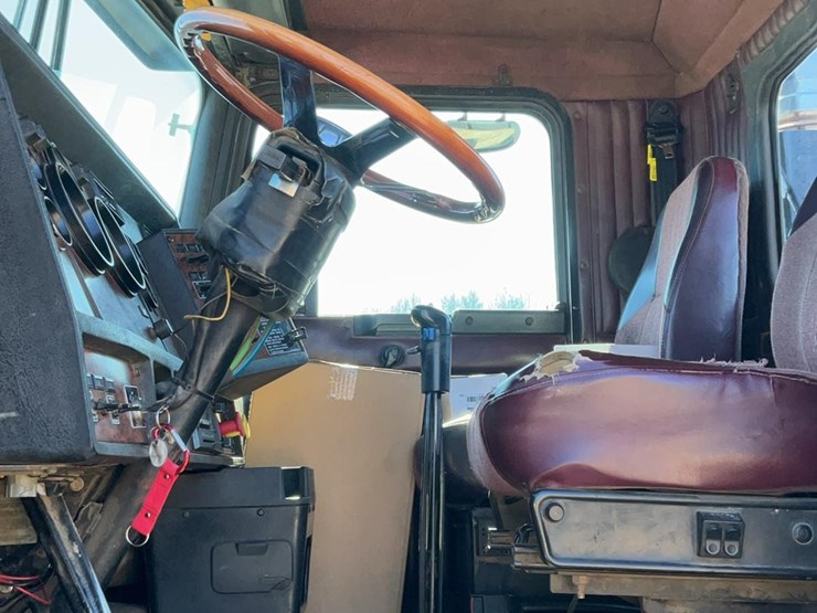 1999-kenworth-t800b-image-22