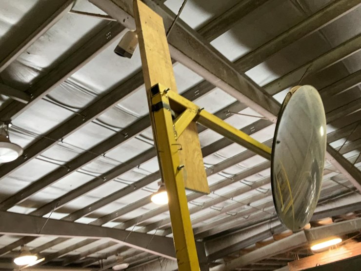 #221-•-cabinet-and-cameras-w/-monitor.-image-3