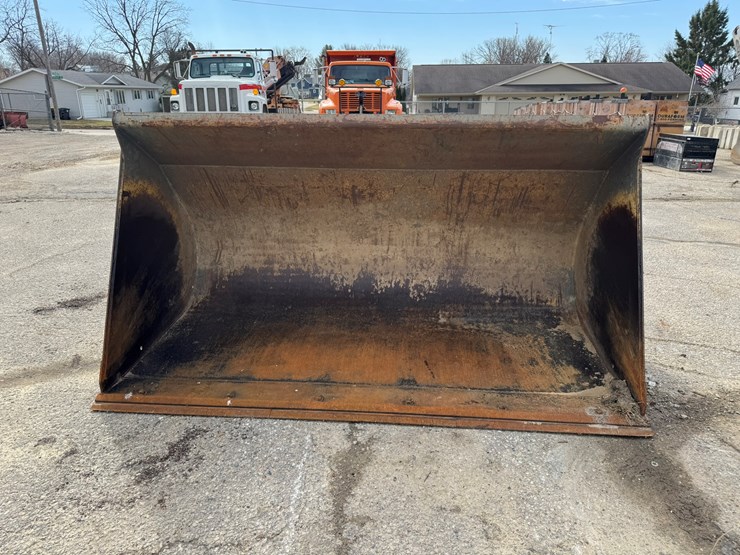 #3277-•-2016-liebherr-542-wheel-loader-w/-plow-and-chains-image-59