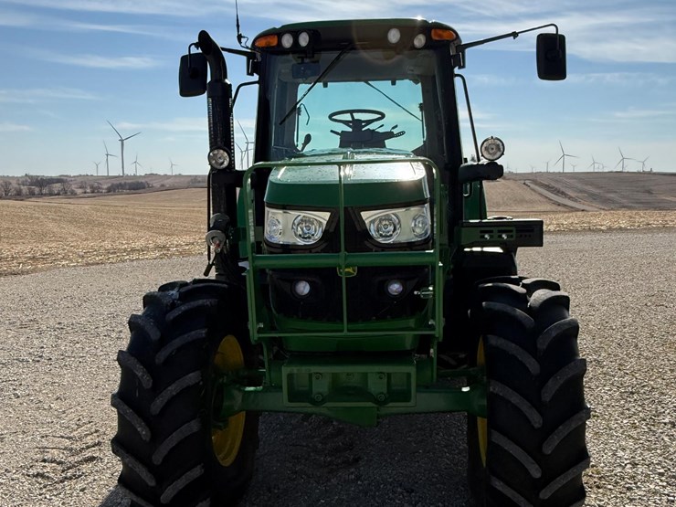 2015-john-deere-6125m-image-2