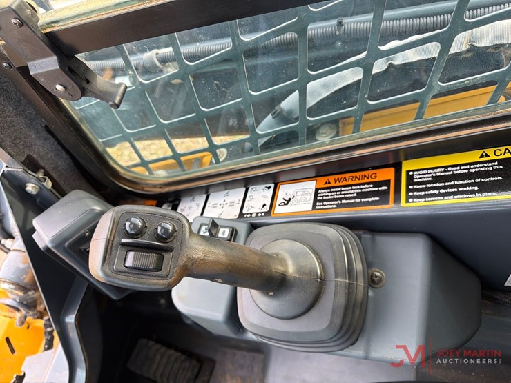 2023-deere-325g-image-13