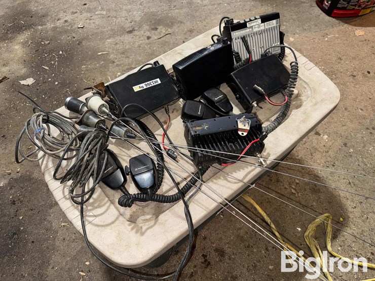 business-band-radios-image-7