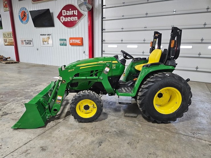 2025-john-deere-3032e-image-2