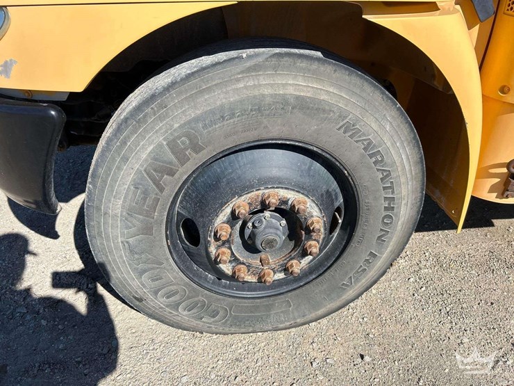 2010-chevrolet-tahoe-image-21