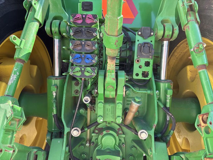 2013-john-deere-8360r-image-25