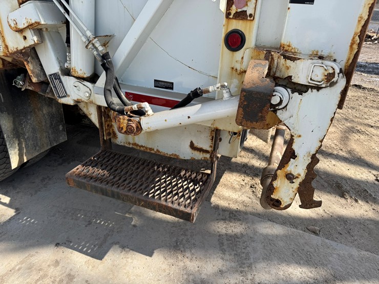 2018-isuzu-nrr-image-29