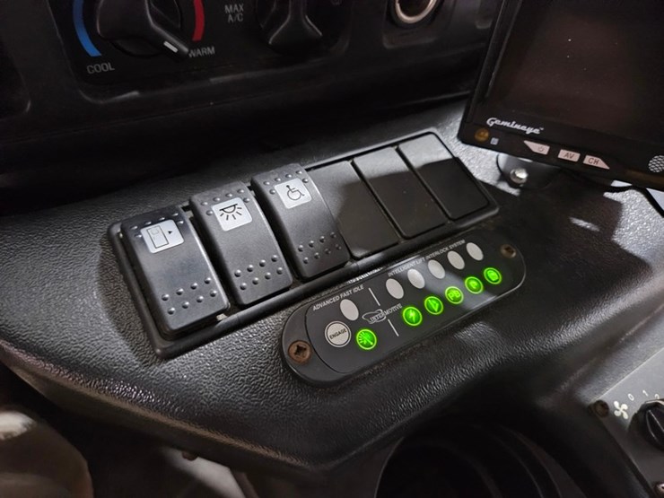 2012-ford-e350-image-24